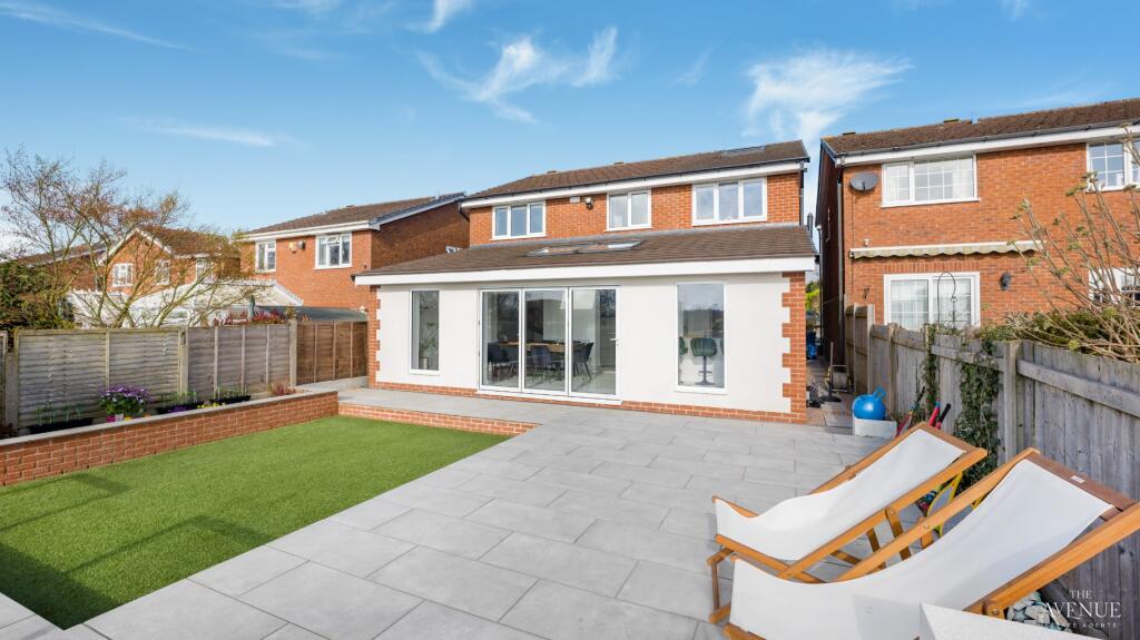 Main image of property: 28 Gainsborough Drive, Tamworth