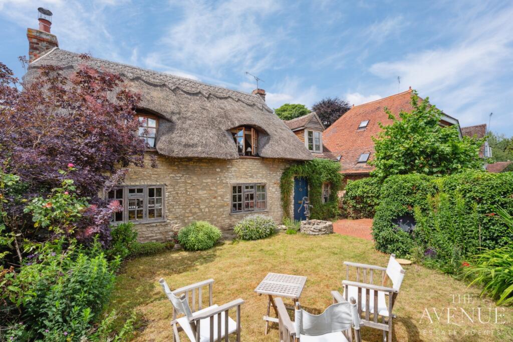 Main image of property: The Green North, Warborough, OX10