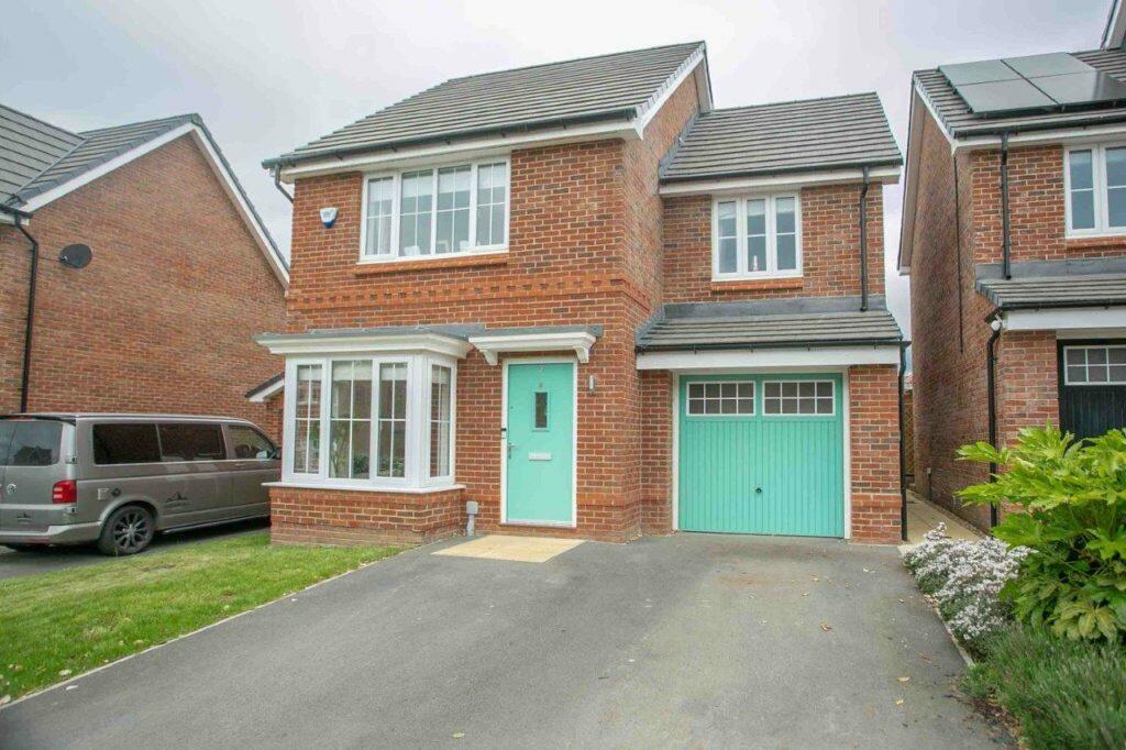 3 bedroom detached house for sale in Windmill Avenue, Kirkbymoorside