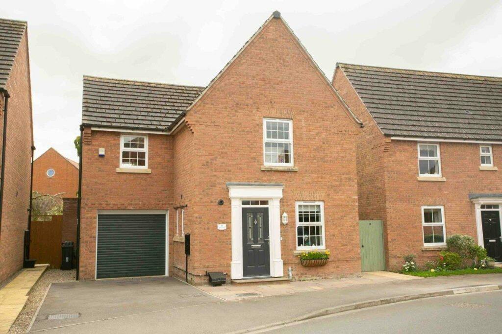 4 bedroom detached house for sale in Woodlands Park, Pickering, YO18