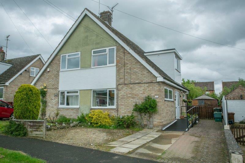 2 bedroom semidetached house for sale in Whitfield Avenue, Pickering