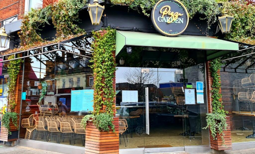 Restaurant to lease in The Promenade, Edgware, Middlesex, HA8