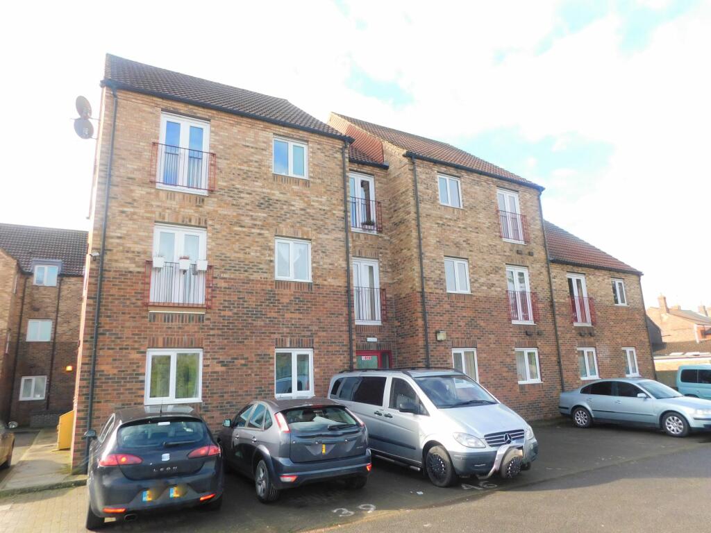 2 bedroom flat for sale in Castle Square, Wyberton West Road, Boston, PE21