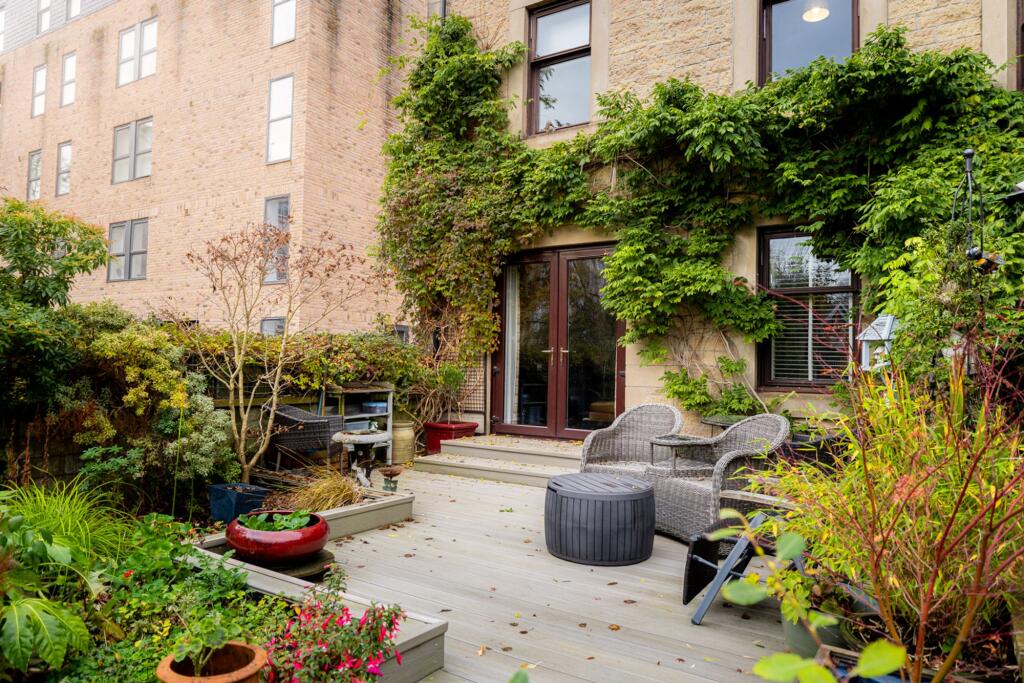 Main image of property: 15 Redlands Road, Kelvinside, G12