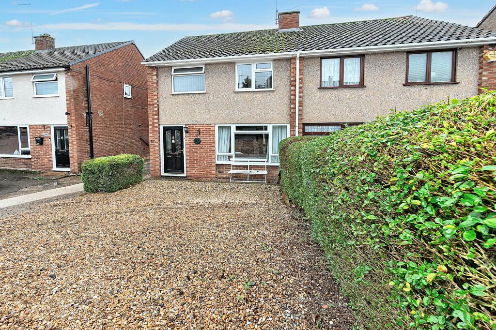 3 bedroom semidetached house for sale in Milton Grove, Bletchley, MK3