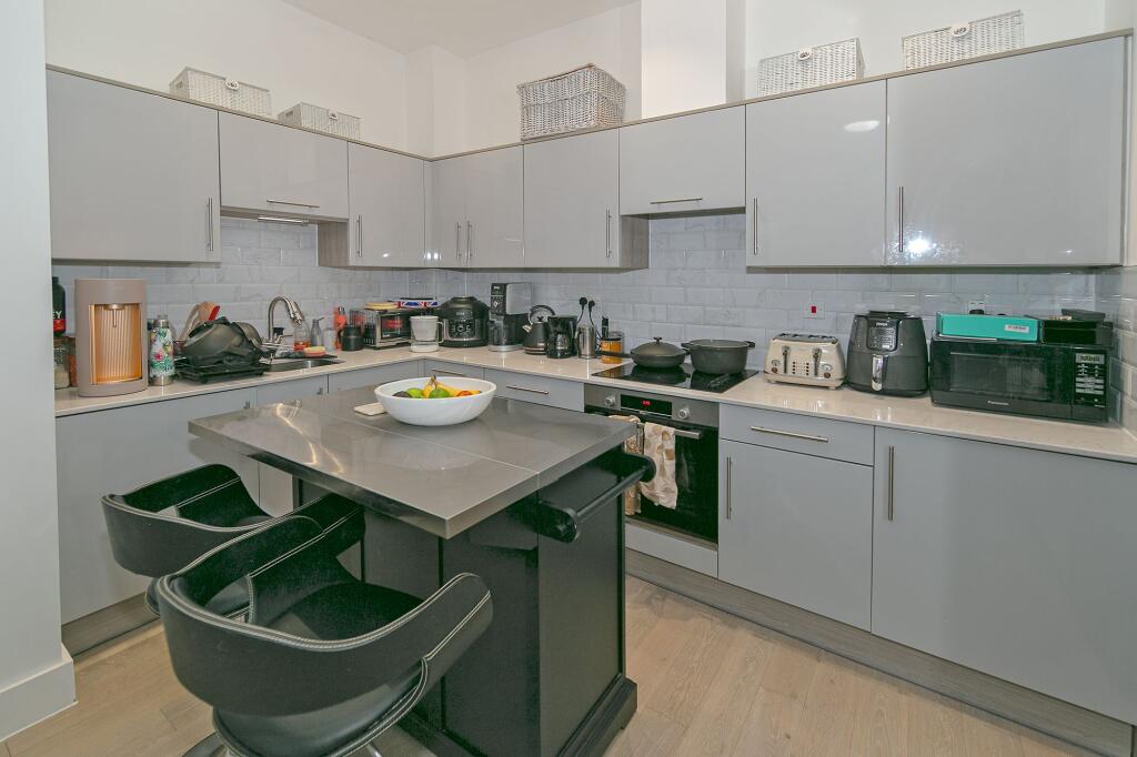 Main image of property: Silbury Boulevard, Milton Keynes, MK9