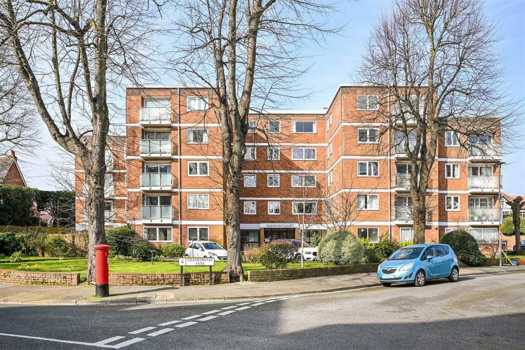2 bedroom apartment for sale in Craneswater Park, Southsea, PO4