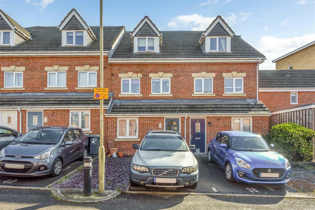 2 bedroom terraced house for sale in Billys Copse, Havant, PO9