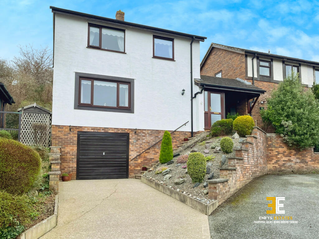 3 bedroom link detached house for sale in Drws Y Nant, Glan Conwy, LL28