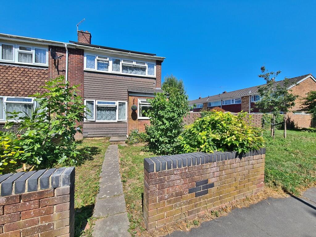 3 bedroom end of terrace house for sale in Longfield Avenue, Fareham, PO14