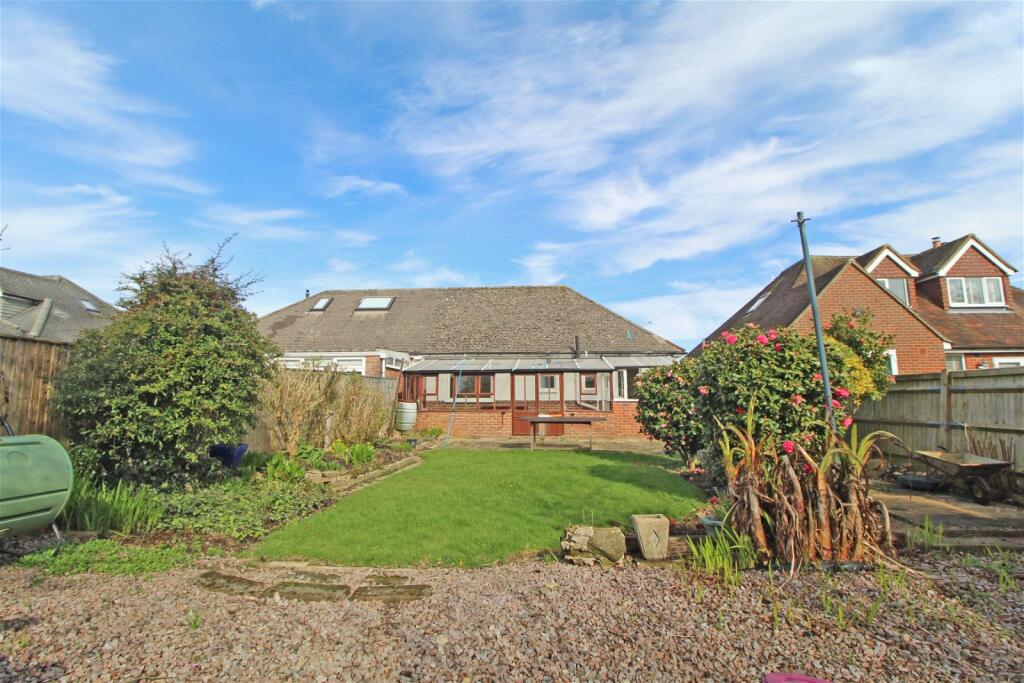 2 bedroom semidetached bungalow for sale in Sunstar Lane, Polegate