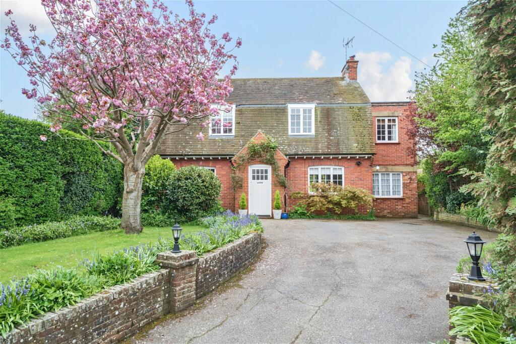4 bedroom detached house for sale in Rattle Road, Westham, Pevensey