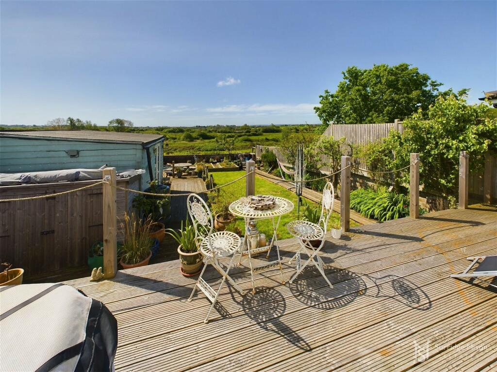 6 bedroom semidetached house for sale in Rattle Road, Westham