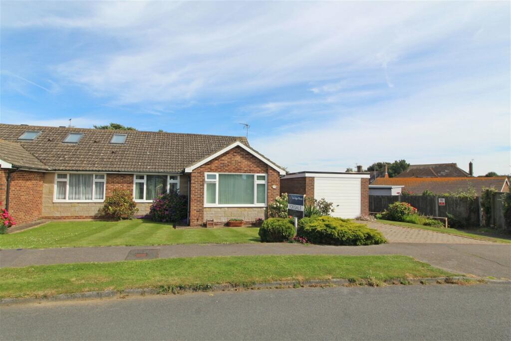 3 bedroom semidetached bungalow for sale in Springfield Close, Westham