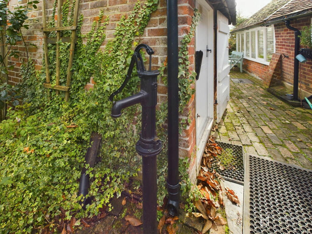 Additional property image - Vicarage Lane, Hellingly, Hailsham, East Sussex, BN27