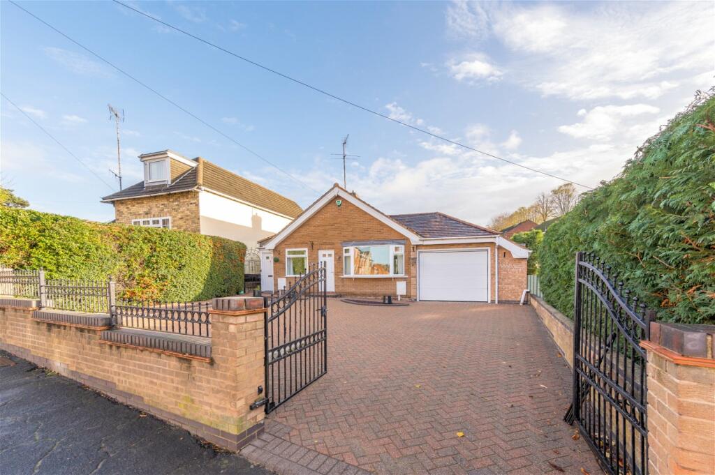 2 bedroom detached bungalow for sale in Harrowby Road, Grantham, NG31