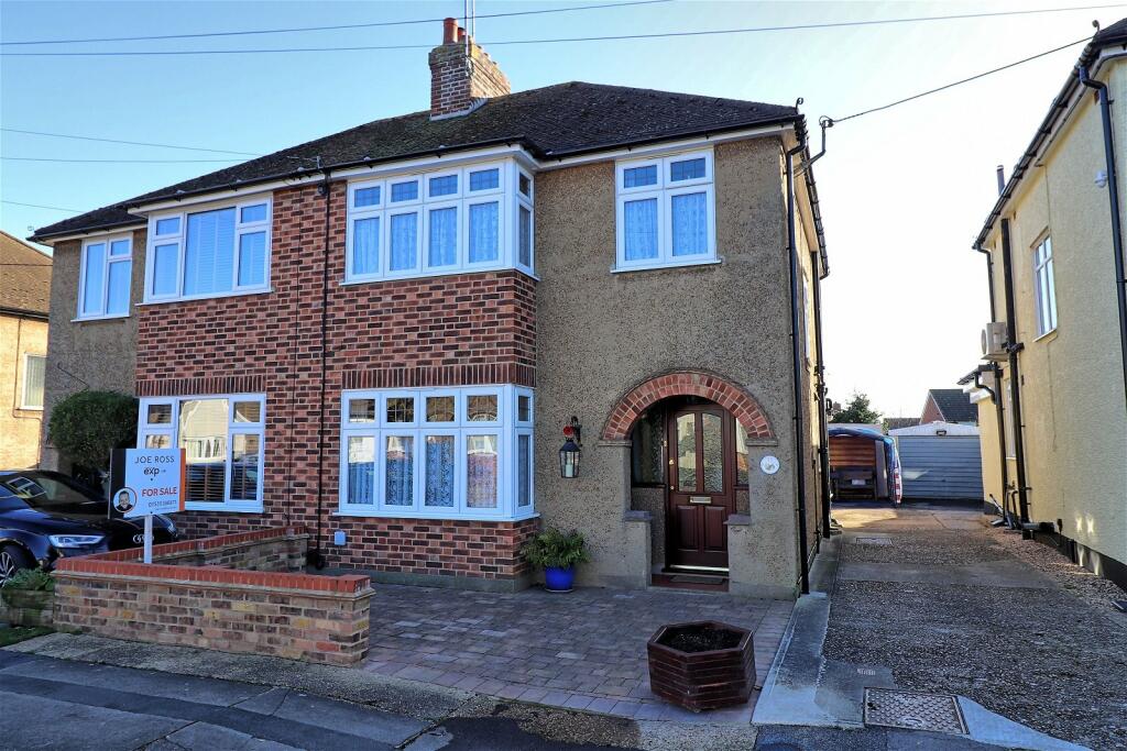 3 bedroom semidetached house for sale in Washington Road, Maldon, CM9