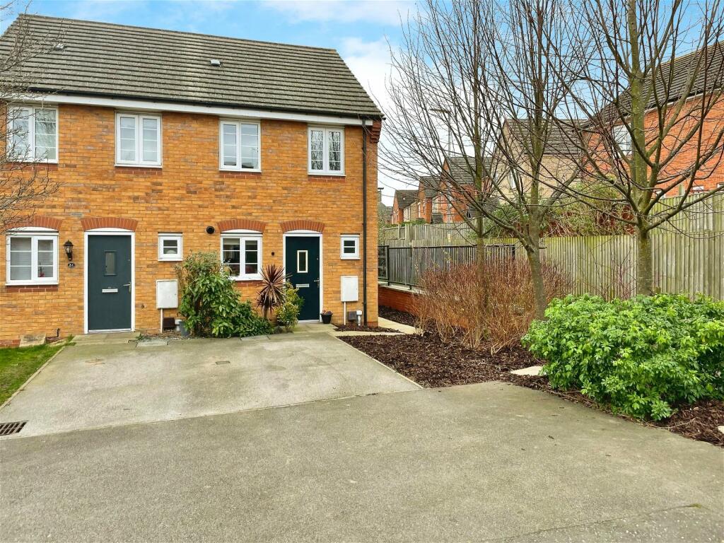 2 bedroom semidetached house for sale in Hathersage Close, Grantham