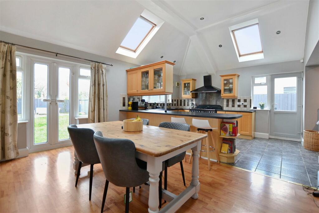 3 bedroom semidetached house for sale in Armscroft Crescent