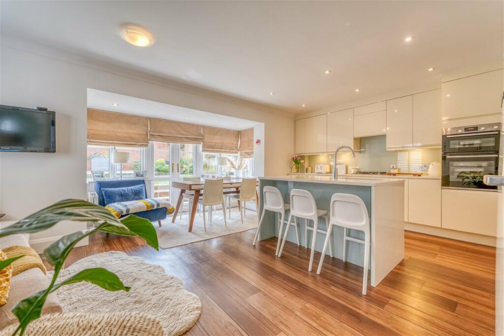 4 bedroom detached house for sale in Merlin Close, Rothley, Leicester