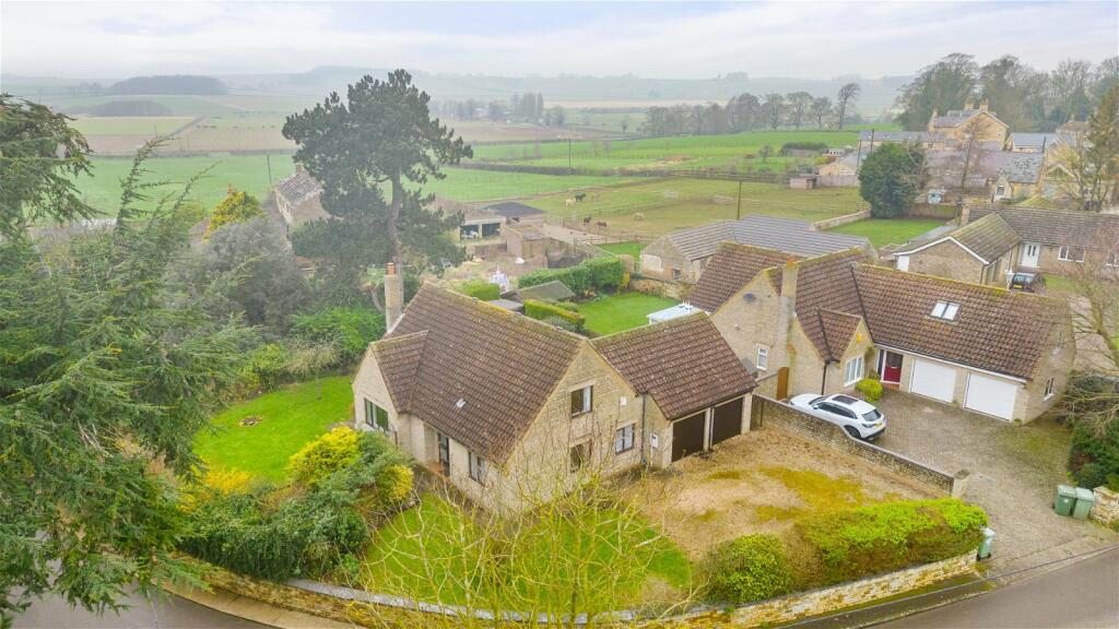 4 bedroom detached house for sale in Main Street in Honington near