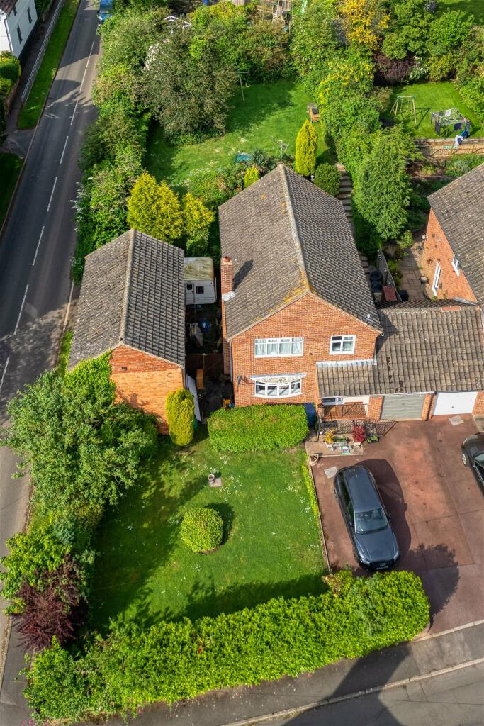 4 bedroom detached house for sale in Low Street, East Markham, Newark