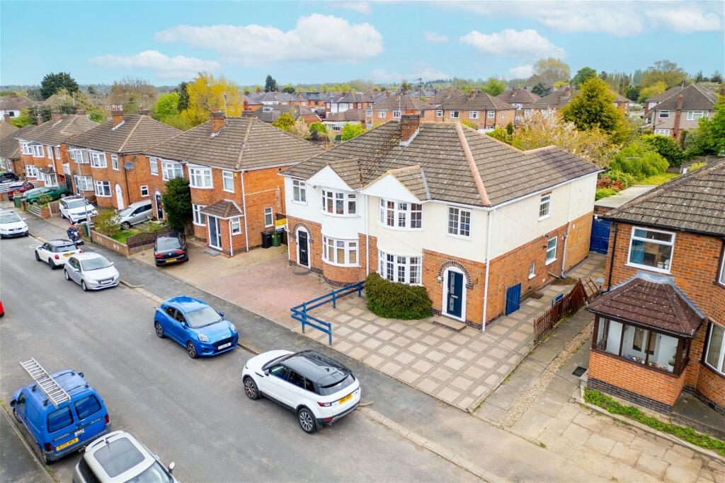 4 bedroom semidetached house for sale in Bradgate Drive, Wigston, LE18