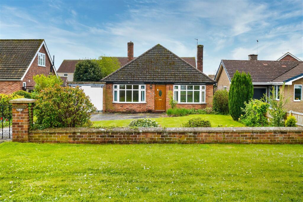 3 bedroom detached bungalow for sale in Grantham Road, Sleaford, NG34