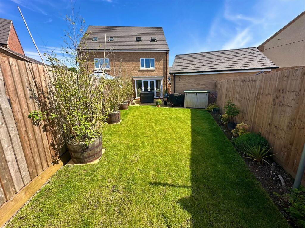 3 bedroom semidetached house for sale in Buttercup Lane, Shepshed, LE12