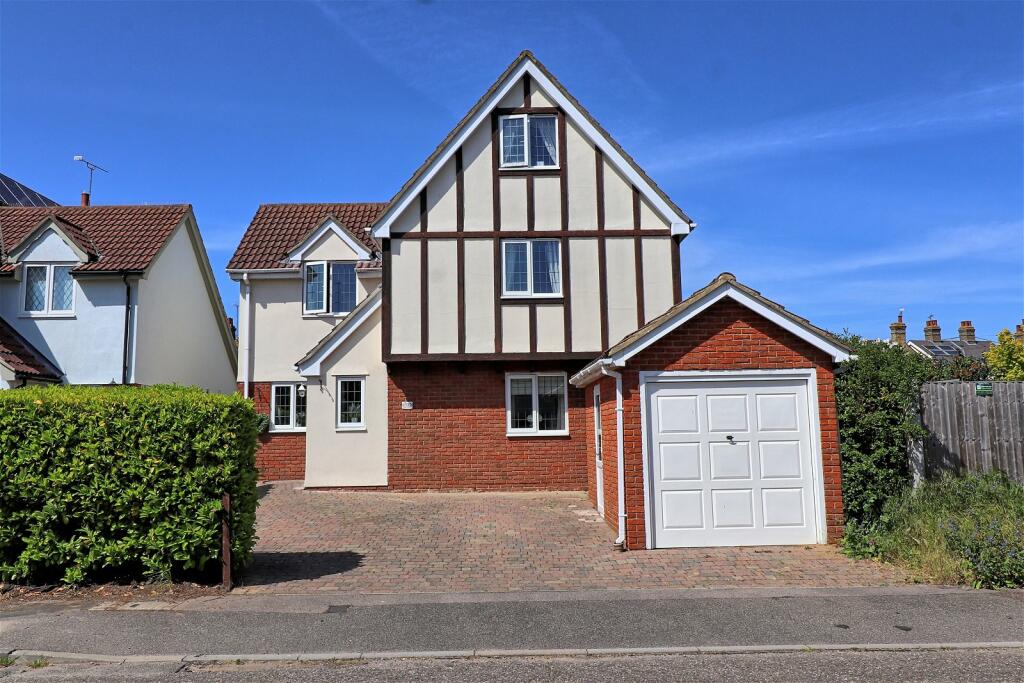5 bedroom detached house for sale in Elizabeth Way, Heybridge, Maldon