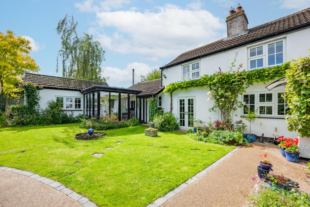 4 bedroom detached house for rent in The White Cottage, Hickling, LE14