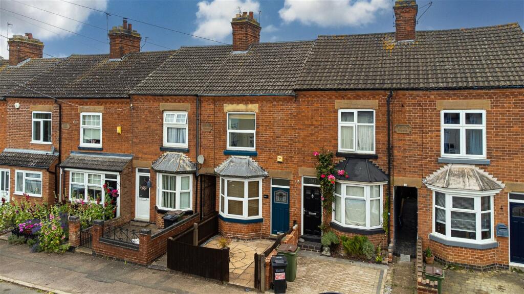 2 bedroom terraced house for sale in Harcourt Road, Wigston, LE18 3SB, LE18