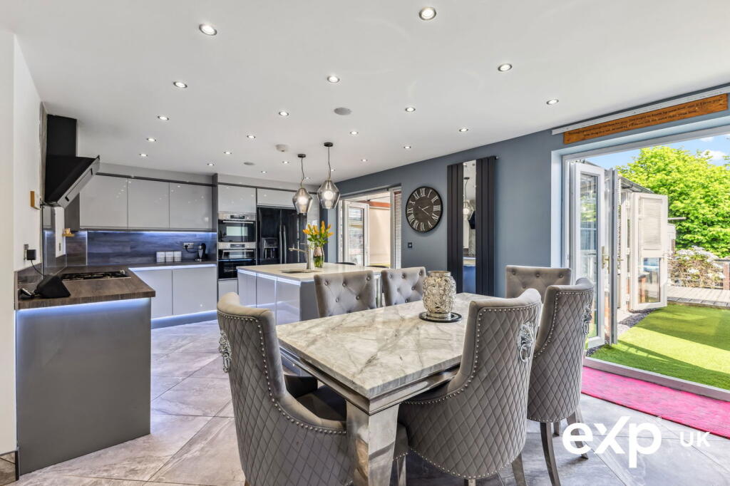 4 bedroom semi-detached house