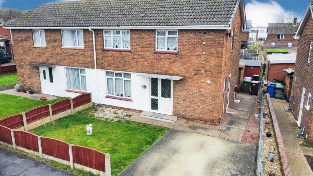 3 bedroom semidetached house for sale in Thoresby Close, Meden Vale