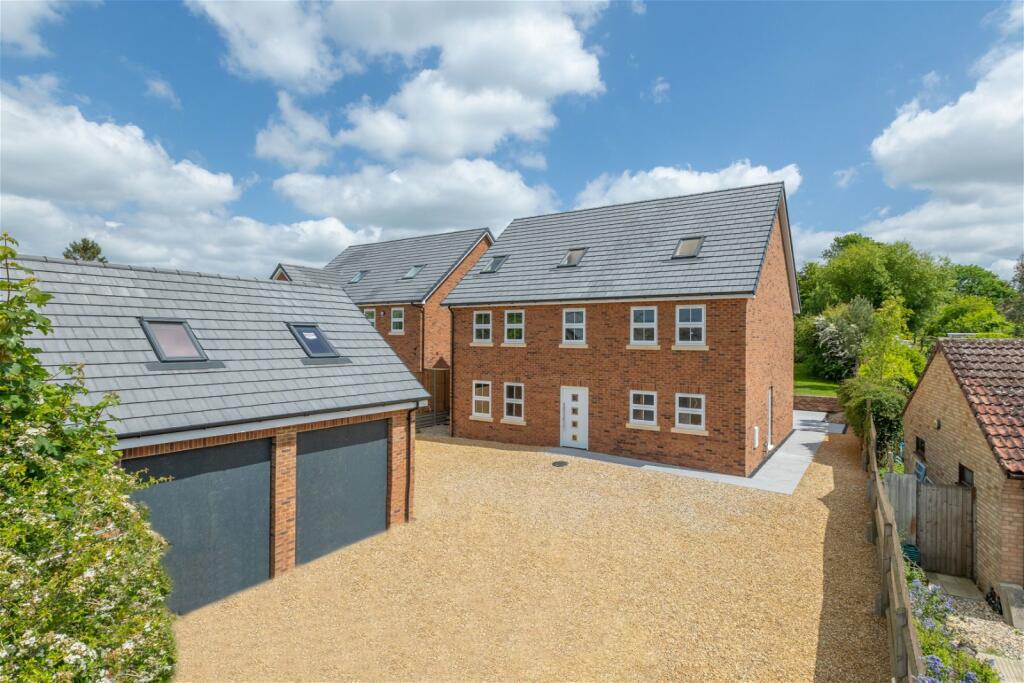 5 bedroom detached house for sale in Milton Road,Clapham,Bedford,MK41