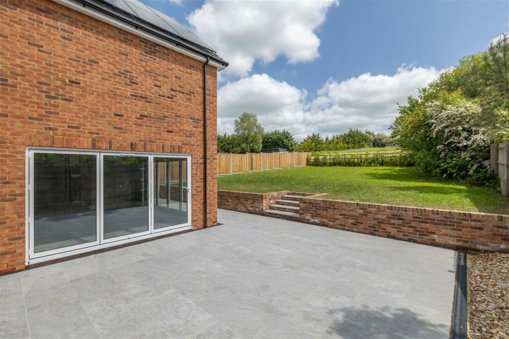 5 bedroom detached house for sale in Milton Road,Clapham,Bedford,MK41