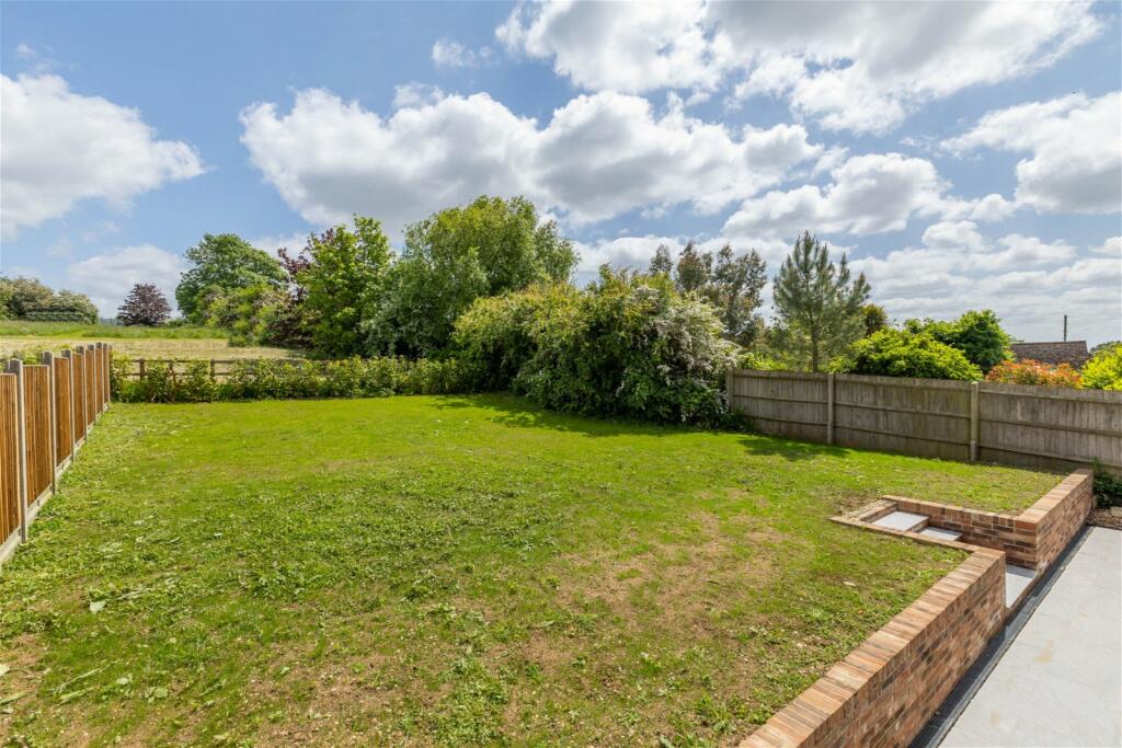 5 bedroom detached house for sale in Milton Road,Clapham,Bedford,MK41