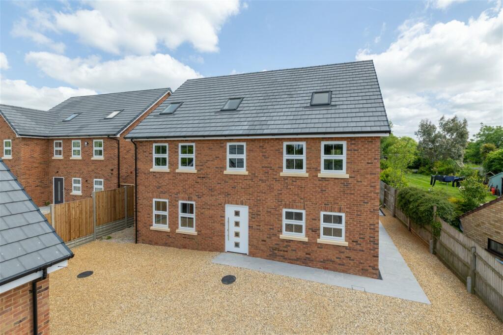 5 bedroom detached house for sale in Milton Road,Clapham,Bedford,MK41