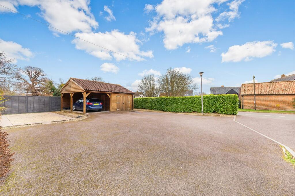 4 bedroom detached house for sale in Mermaid Spinney, Boxworth