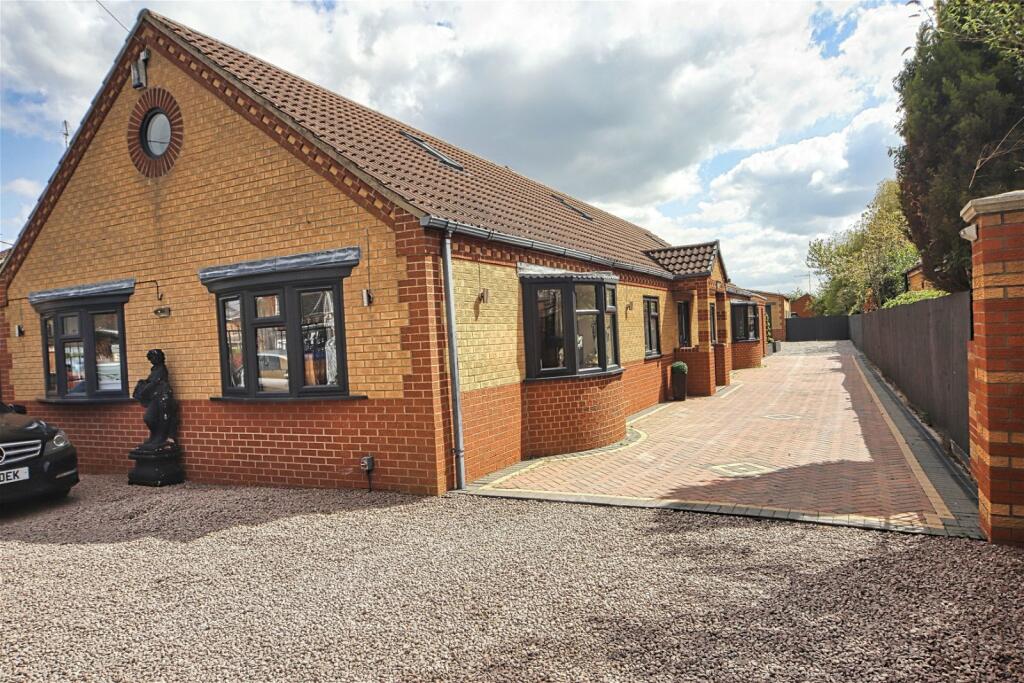 5 bedroom chalet for sale in High Road, Wisbech St. Mary, Wisbech, PE13