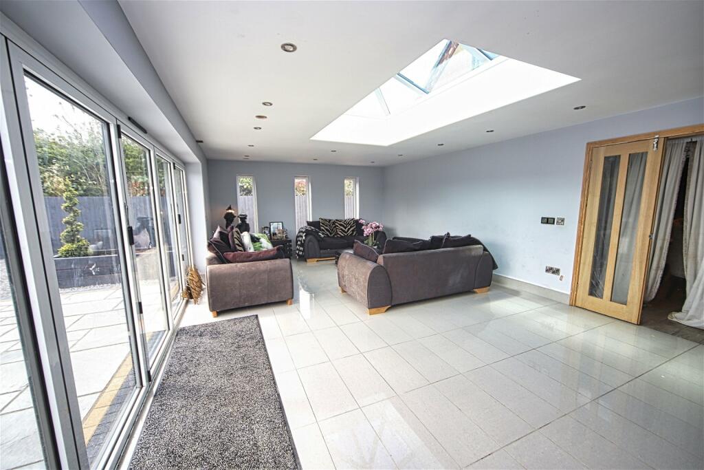 5 bedroom chalet for sale in High Road, Wisbech St. Mary, Wisbech, PE13