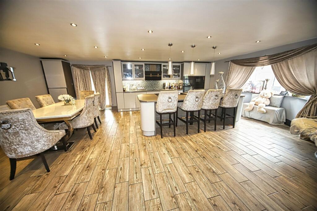 5 bedroom chalet for sale in High Road, Wisbech St. Mary, Wisbech, PE13