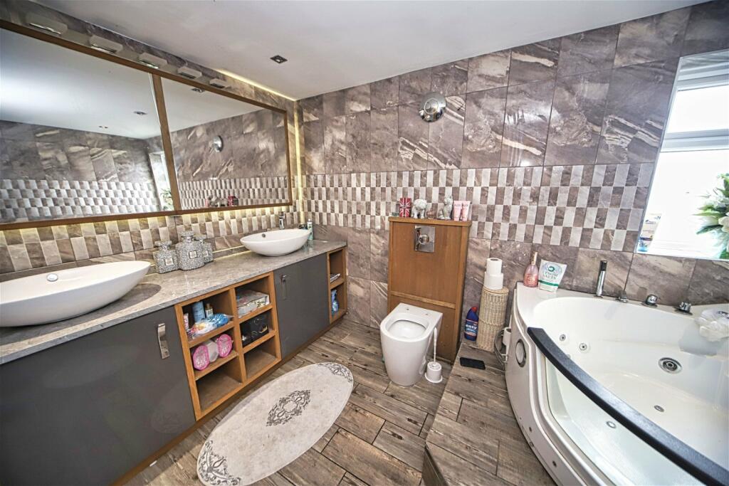 5 bedroom chalet for sale in High Road, Wisbech St. Mary, Wisbech, PE13