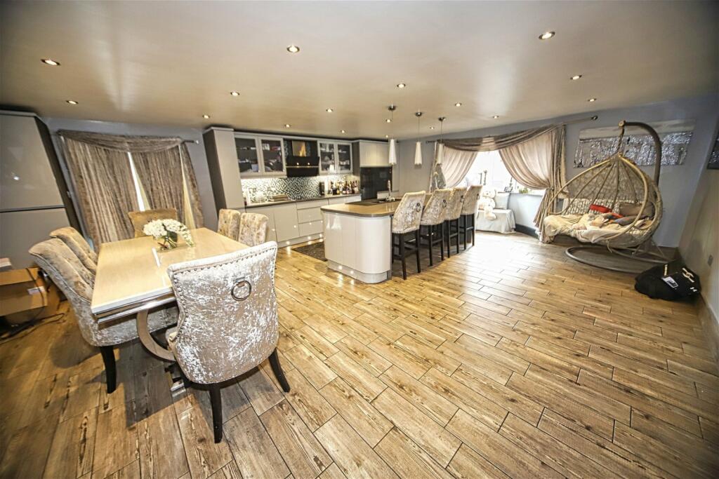 5 bedroom chalet for sale in High Road, Wisbech St. Mary, Wisbech, PE13