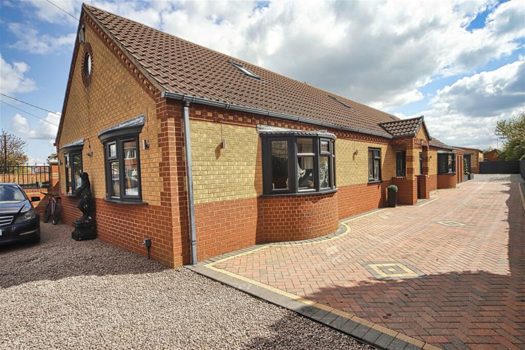 5 bedroom chalet for sale in High Road, Wisbech St. Mary, Wisbech, PE13
