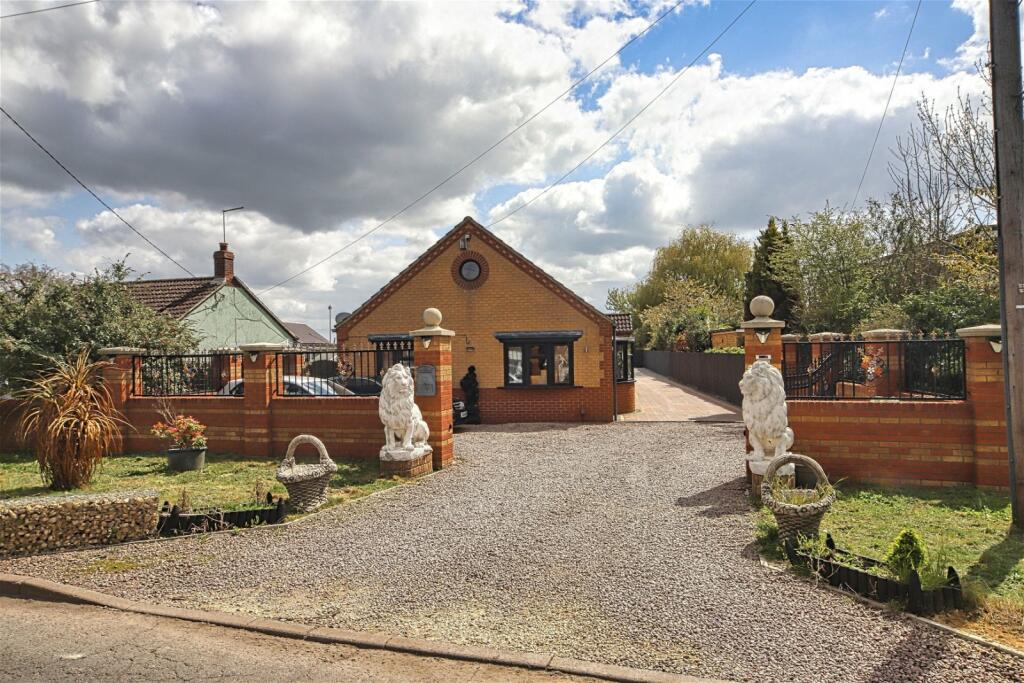 5 bedroom chalet for sale in High Road, Wisbech St. Mary, Wisbech, PE13
