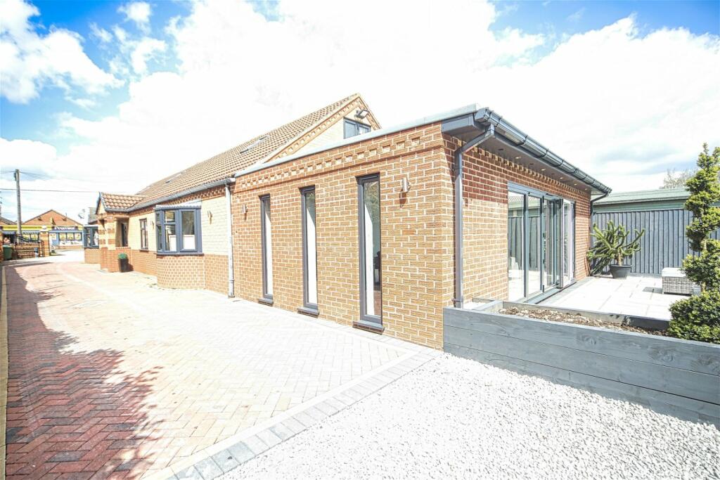 5 bedroom chalet for sale in High Road, Wisbech St. Mary, Wisbech, PE13