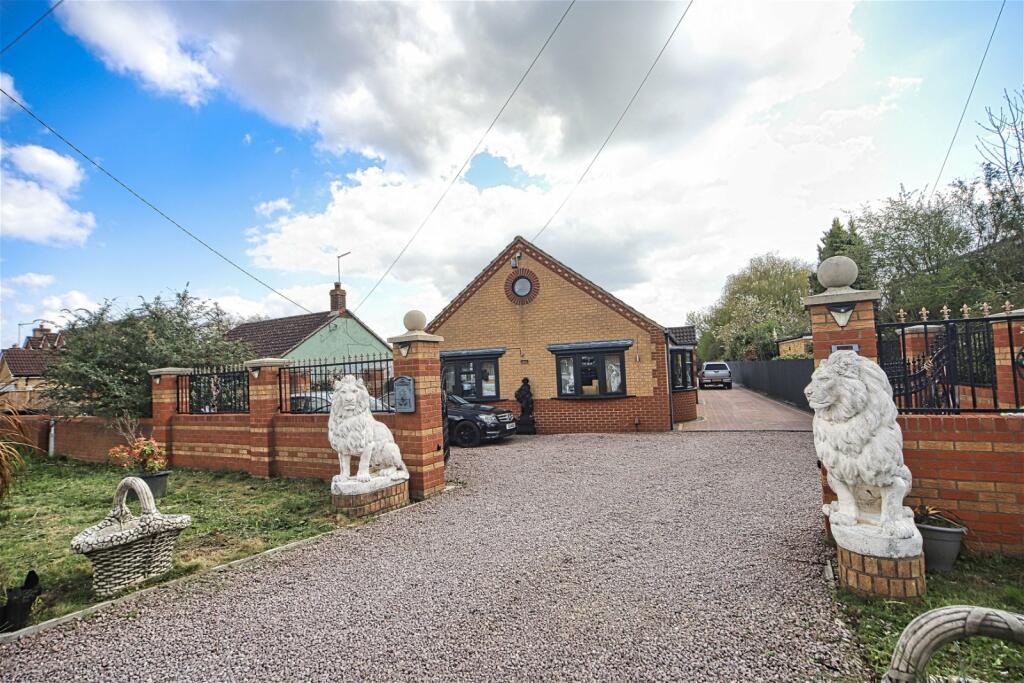 5 bedroom chalet for sale in High Road, Wisbech St. Mary, Wisbech, PE13
