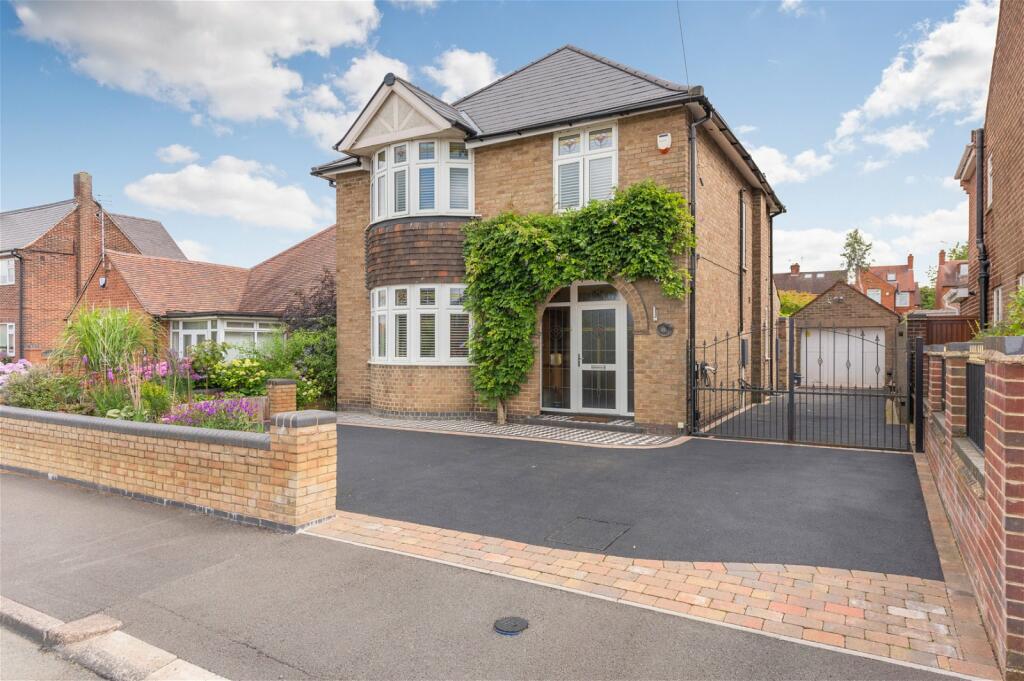 3 bedroom detached house for sale in Harris Avenue, Ripley, Derbyshire
