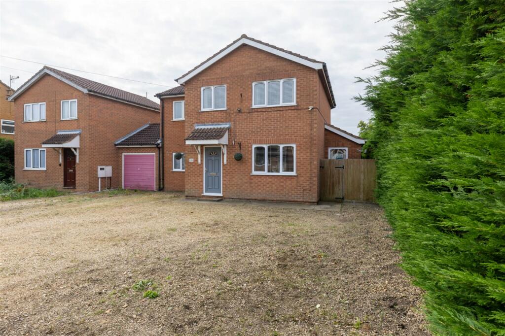 3 Bedroom Link Detached House For Sale In Fantail Close, Spalding, PE11 ...